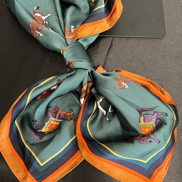 Piper K | Vintage Equestrian Themed Scarf - Picture 4 of 4